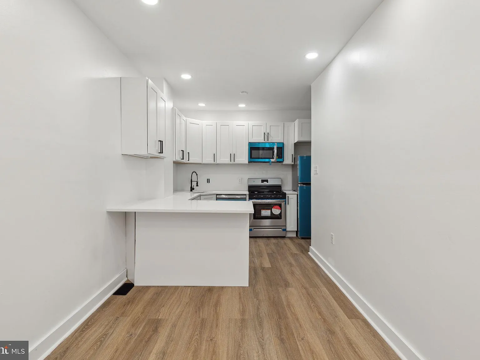 2 bed, 1.0 bath, 2289 sqft, $1,600 — Photo 4