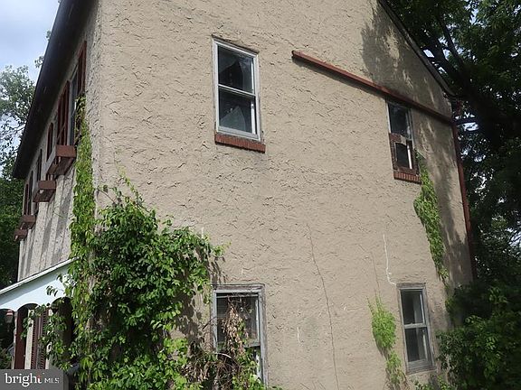 4th image of 705 Flint Hill Rd