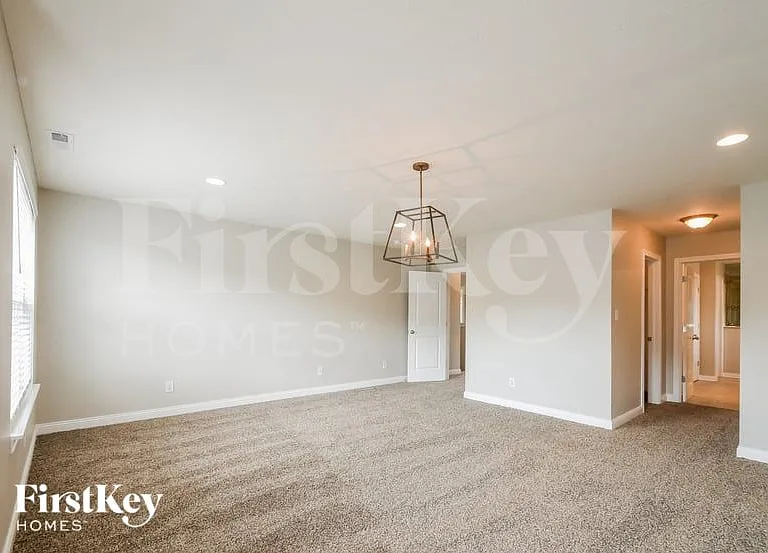 1771 Foudray Cir N — Photo 9