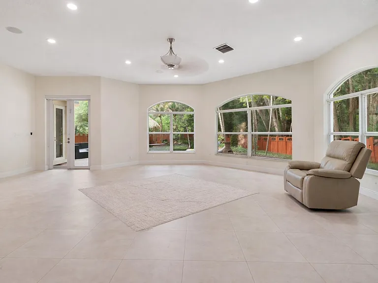 6301 SW 58th Ct — Photo 37