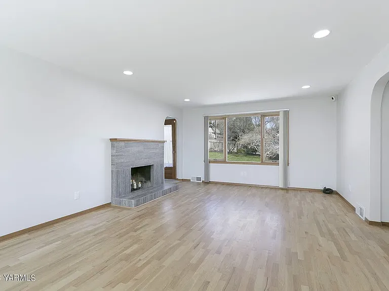 6315 Summitview Ave — Photo 9