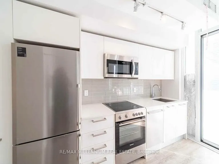 28 Wellesley St E #3001 — Photo 4
