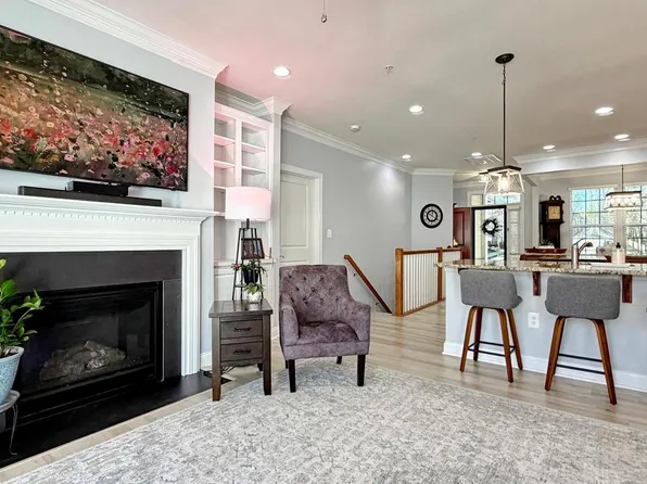 30 Steeplechase Dr, La Plata, MD 20646