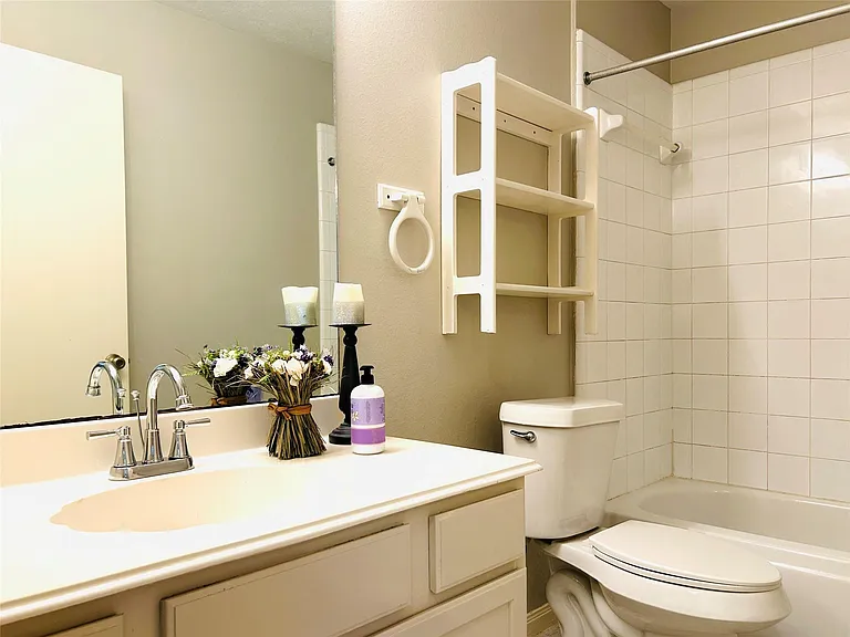 1404 Helmsley Dr — Photo 26