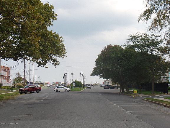4th image of 302 1st Ave
