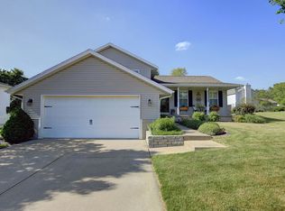 1106 Ridgewood Rd, Mahomet, IL 61853