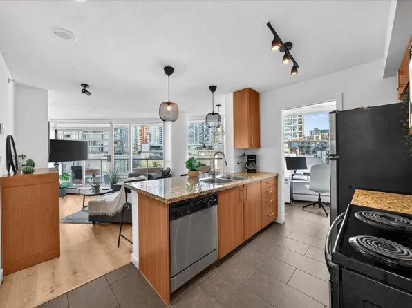 58 Keefer Pl #905, Vancouver, BC V6B 0B8
