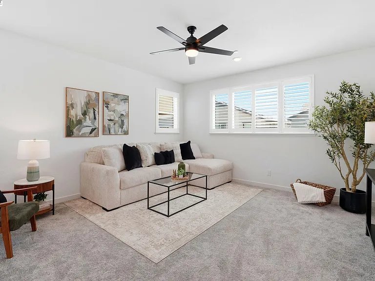 1550 Plumas Dr — Photo 32
