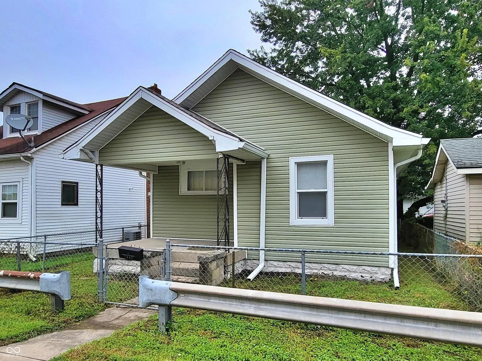 3 bed, 1.0 bath, 854 sqft, $1,250 — Photo 2