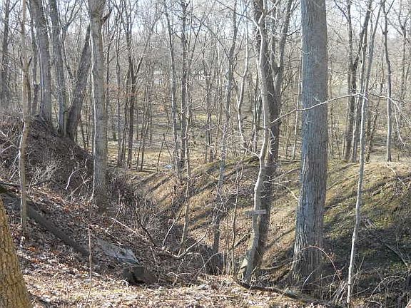 5th image of 662 W River Dr