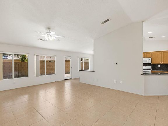 3rd image of 81157 La Reina Cir