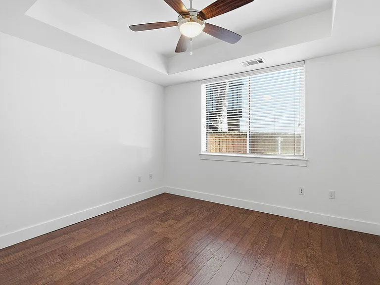 2002 Glen Allen St #104 — Photo 27