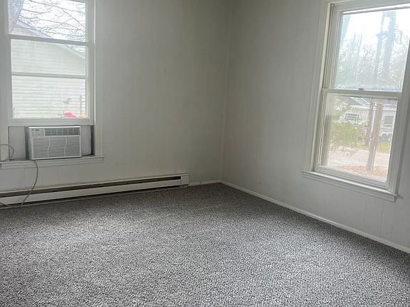 5th image of 909 Skyland St
