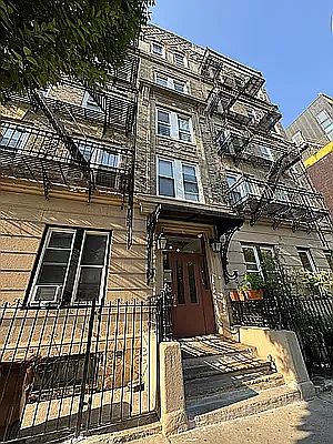 2nd image of 709 De Kalb Ave #19
