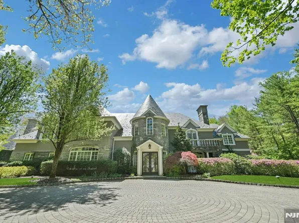 86 Fox Hedge Rd, Saddle River, NJ 07458