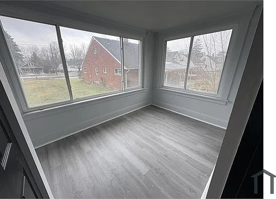 5 bed, 1366 sqft, $2,890 — Photo 2