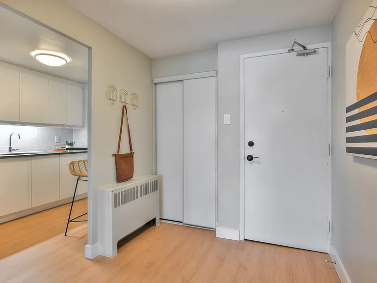 1161 Wellington St W — Photo 14