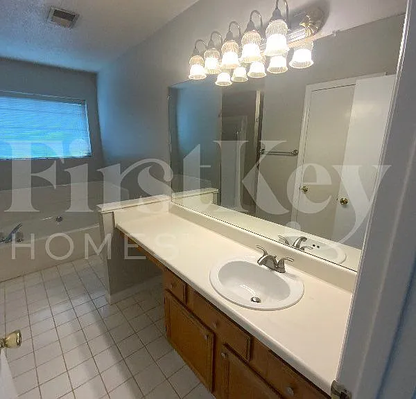 2347 Glencairn Ln SW — Photo 12