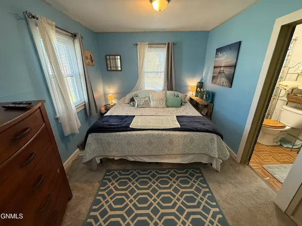 305 Putnam St, Turtle Lake, ND 58575