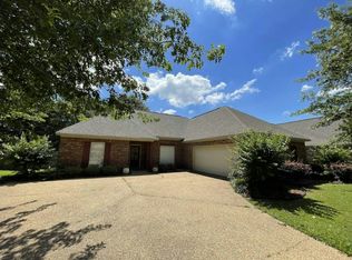 141 Creekside Dr, Canton, MS 39046