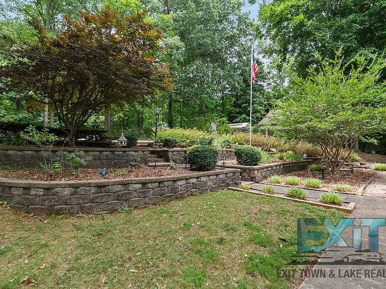 255 Sandy Ln — Photo 37