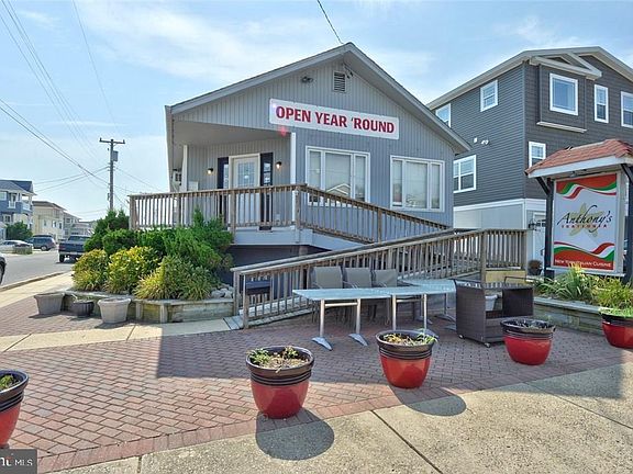 2nd image of 1511 Long Beach Blvd