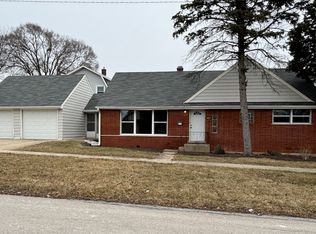 703 Greenwood Dr, Wheaton, IL 60189