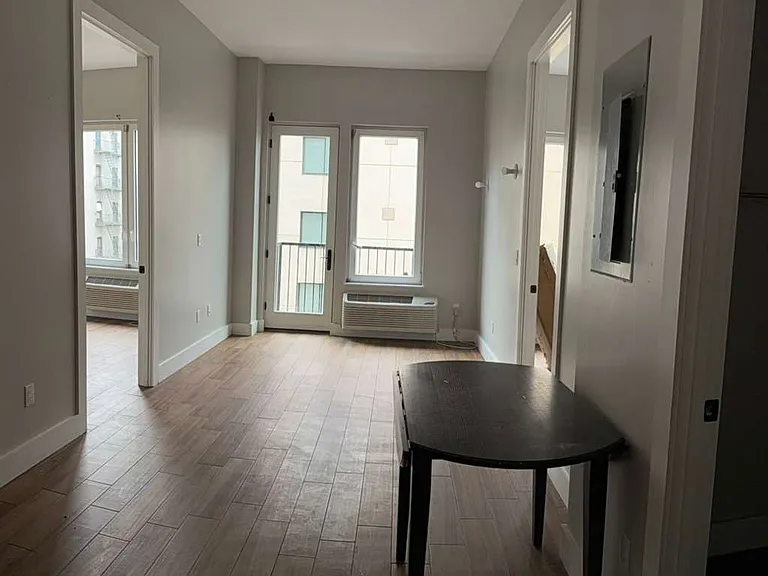 2778 Bainbridge Ave #3 — Photo 2