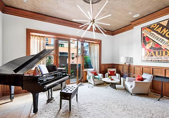 4th image of 323 W 74th St