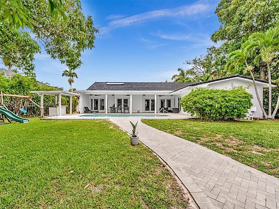 5th image of 413 Tamarind Dr