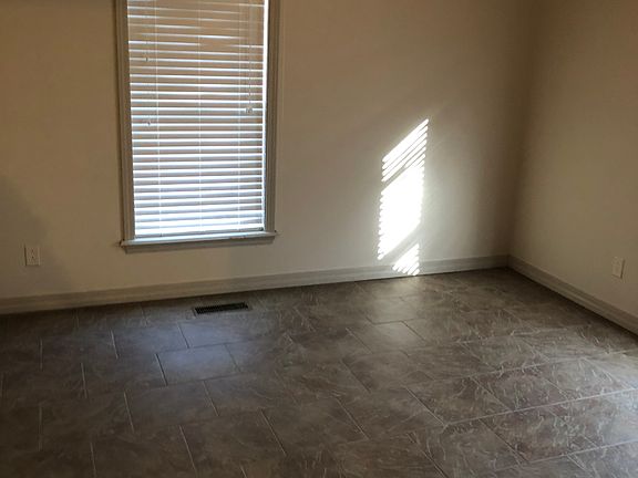 3rd image of 1004 S El Paso Ave