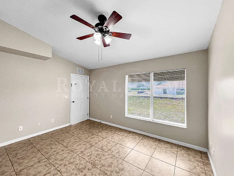 2130 NE 8th Pl — Photo 22