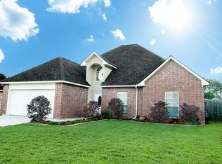 26335 Robindale Dr, Denham Springs, LA 70726