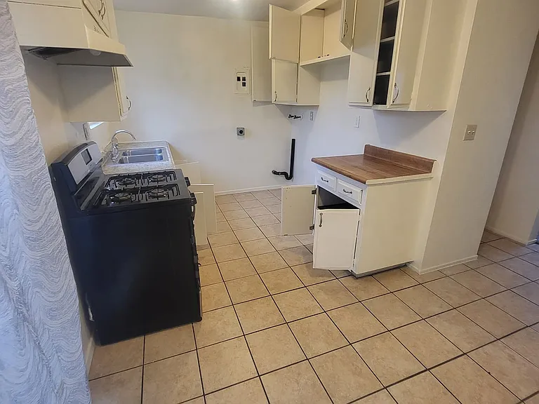 1444 Sanford Ave — Photo 9
