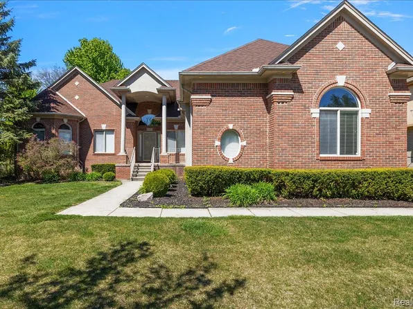 49763 Decker Dr, Shelby Township, MI 48317