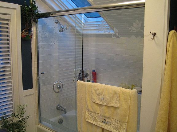 Upstairs bath tub & skylight