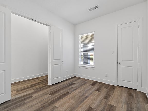 3rd image of 422 Firecrest Ln