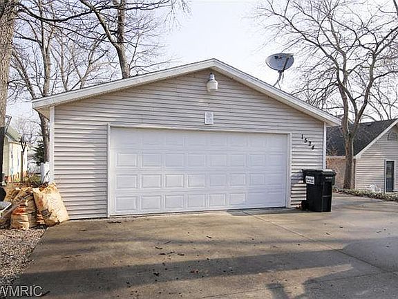3rd image of 1524 Lakeview Dr