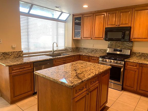 5th image of 2163 Hedgerow Ln