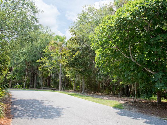 4th image of 5 Terrapin Island Ln