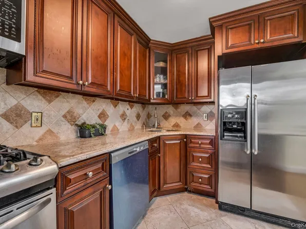 44 Terrace Circle #1D, Great Neck, NY 11021