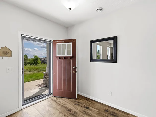 3 bed, 2.5 bath, 1760 sqft, $2,600 — Photo 2