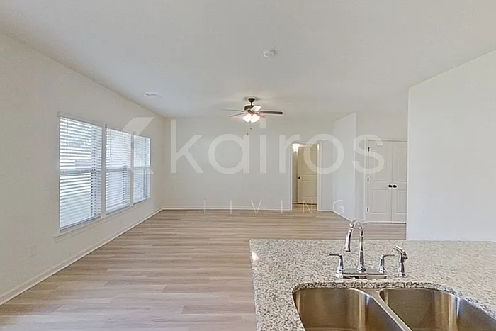 123 Salvat Dr — Photo 7