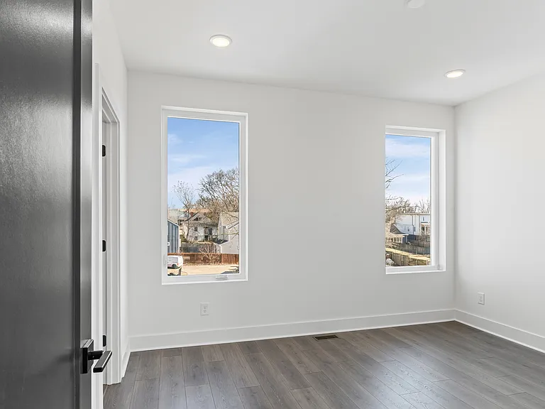 1729 Simpkins St — Photo 34