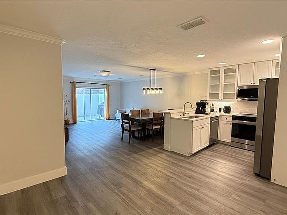 3rd image of 5073 KINGSCREST LANE