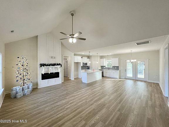 3rd image of 302 Creeks Edge Drive