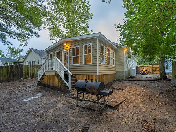 5th image of 8134 Honeysuckle Lake Dr
