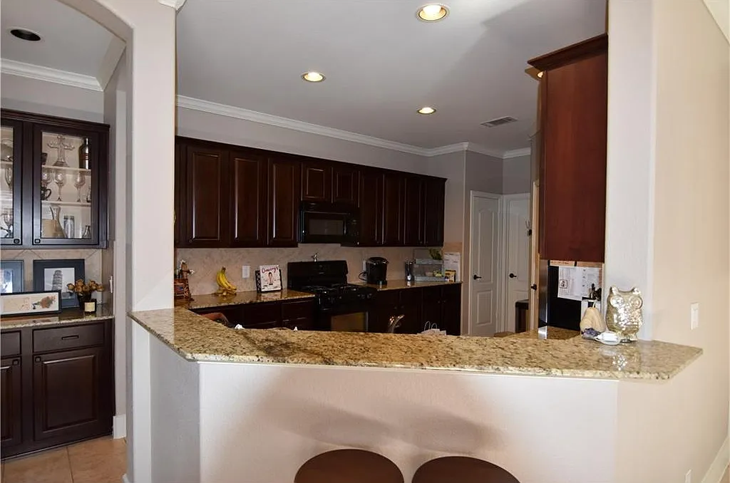 3 bed, 2.5 bath, 2088 sqft, $2,650 — Photo 4
