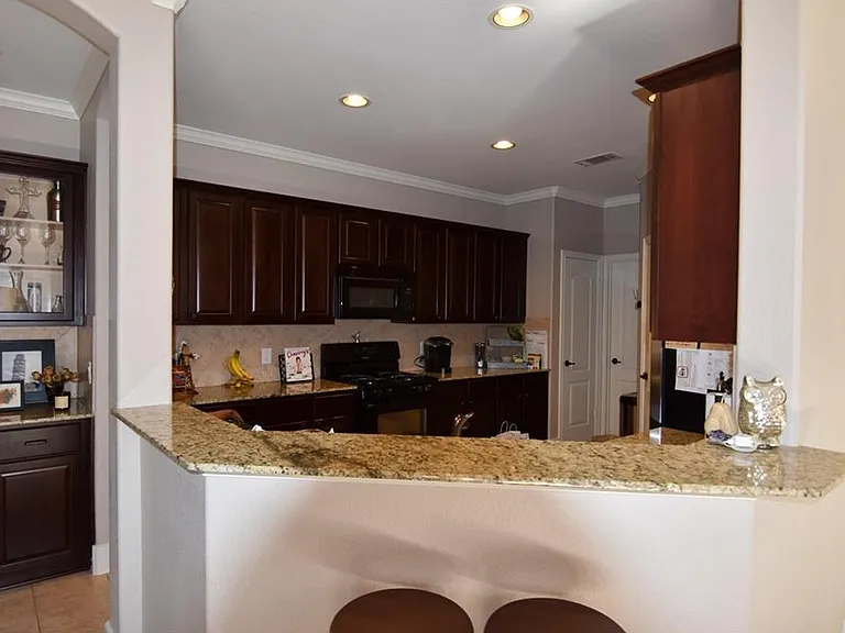 1708 Estacado Dr — Photo 4
