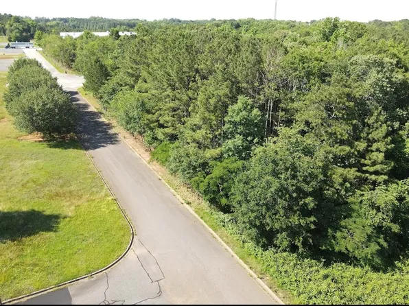 Peachview Blvd, Gaffney, SC 29341